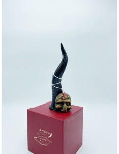 Corno nero con maschera di Pulcinella e cornetto rosso, ceramica H 20 cm | A Ciort -A CIORT