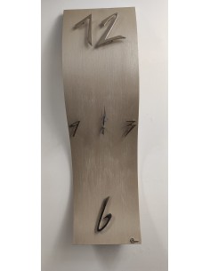 Orologio da parete a onda 30x100 cm in legno tortora con numeri cromo | Brindicci -BRINDICCI