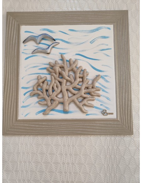 Quadro corallo e gabbiani in ceramica con cornice in legno tortora, 40x40 cm | Brindicci -BRINDICCI