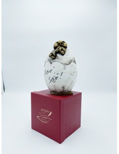 Uovo di Pasqua contenitore portafortuna con maschere pulcinella in ceramica decorata a mano.