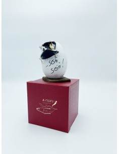 Uovo di Pasqua portafortuna con cappello, carte napoletane e pendenti in ceramica, H 13 cm | A Ciort -A CIORT