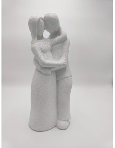 Statua Abbraccio degli innamorati in ceramica effetto cemento bianco, H 34 cm | Petite Fantasie -PETITE FANTASIE