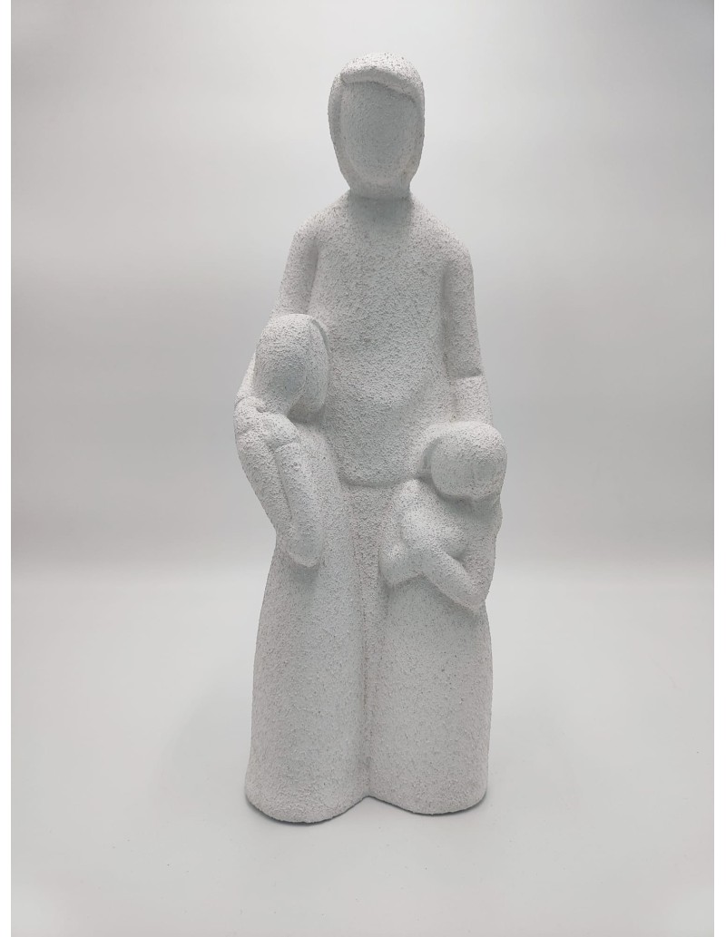 Statua Abbraccio della mamma in ceramica effetto cemento bianco, H 37 cm | Petite Fantasie -PETITE FANTASIE