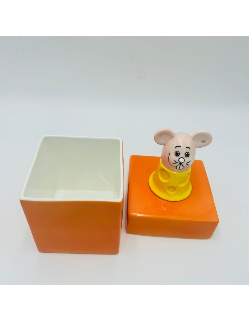 Scatola in porcellana con topolino sul coperchio, collezione Ninnoli | L'Abitare -L'ABITARE