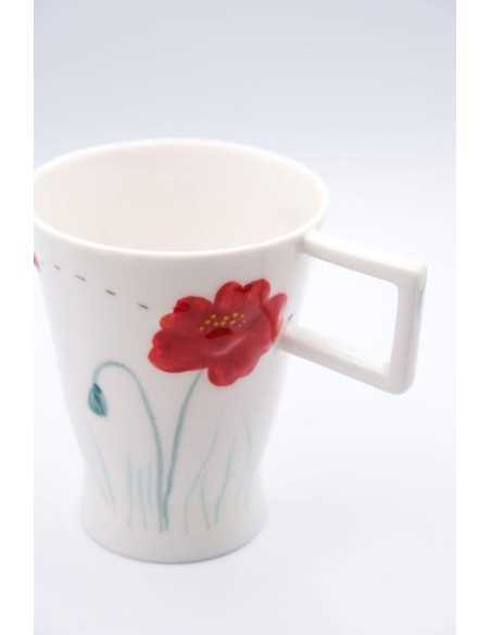 Tazza mug Seasons Maggio in porcellana decorata giallo, verde e rosso | L'Abitare -L'ABITARE