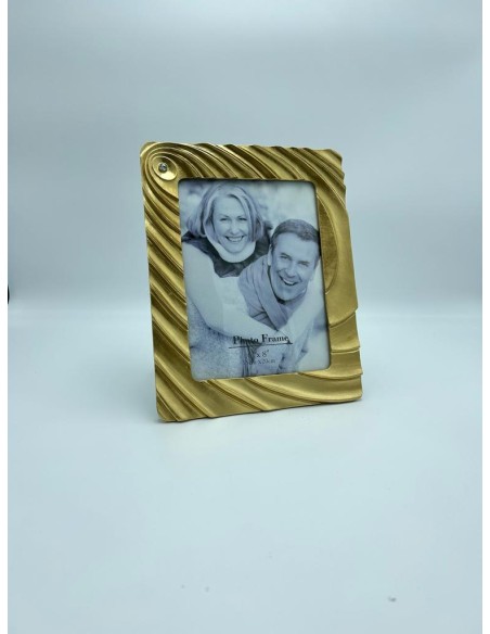 Cornice da appoggio in metallo oro con punto luce applicato, foto 15x20 | Ego -EGO