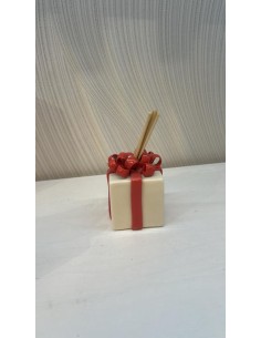 Profumatore natalizio pacco regalo in ceramica Capodimonte avorio e rosso | Artigianale -ARTIGIANALE