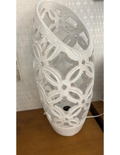 Lampada in ceramica traforata a mano con taglio trasversale, bianca | Maioliche d'Autore -MAIOLICHE D'AUTORE