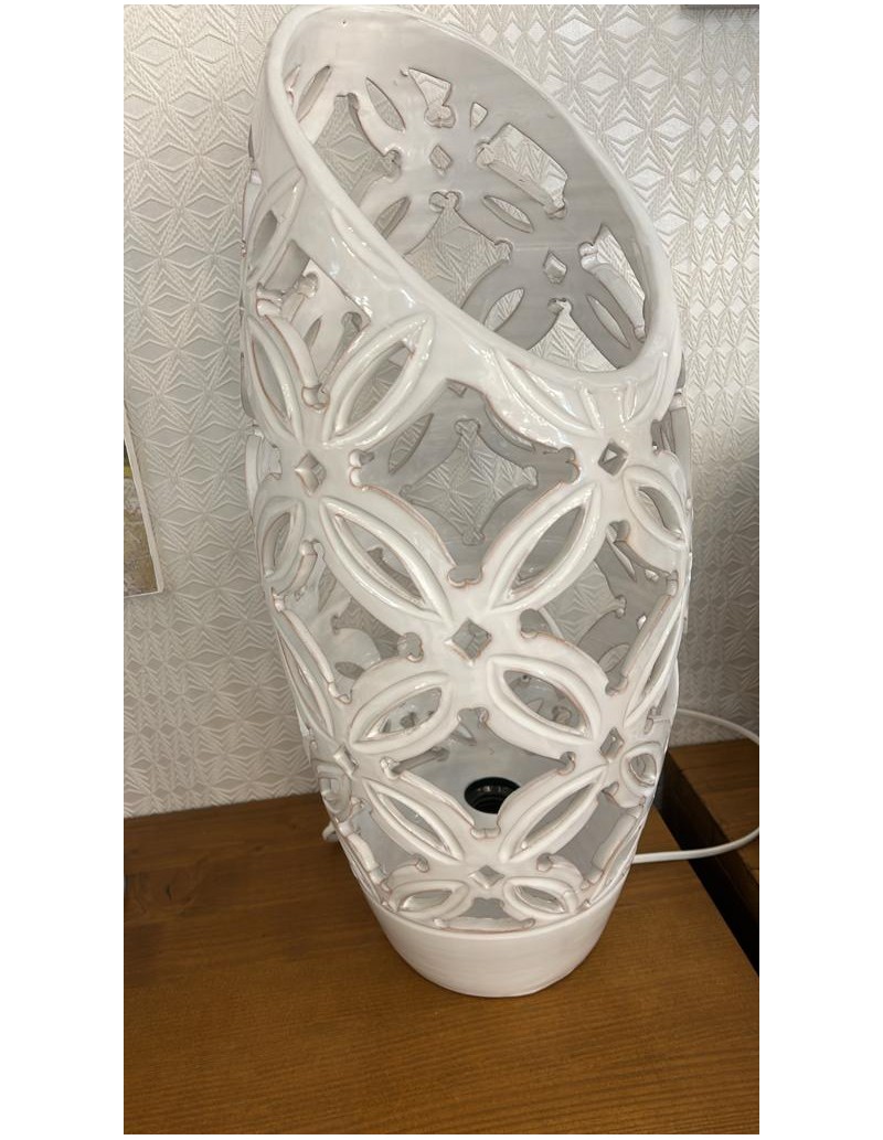 Lampada in ceramica traforata a mano con taglio trasversale, bianca | Maioliche d'Autore -MAIOLICHE D'AUTORE