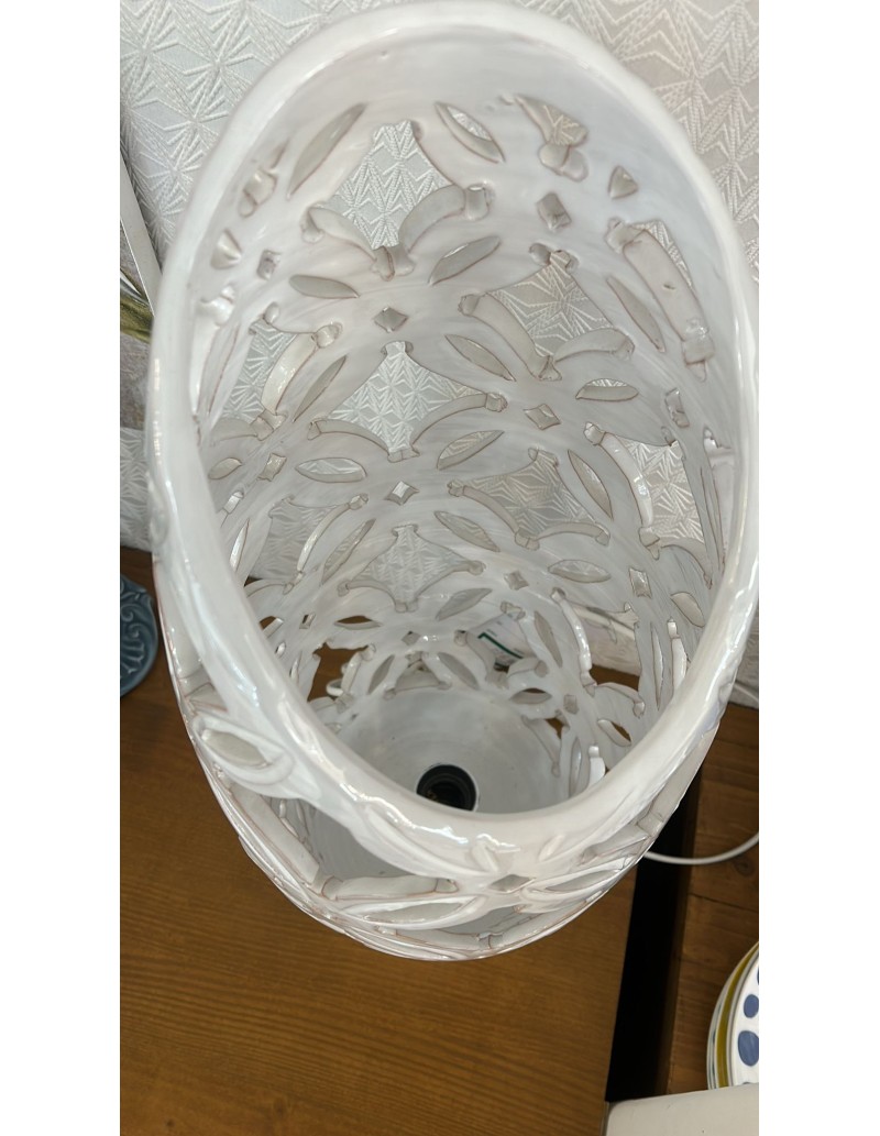 Lampada in ceramica traforata a mano con taglio trasversale, bianca | Maioliche d'Autore -MAIOLICHE D'AUTORE
