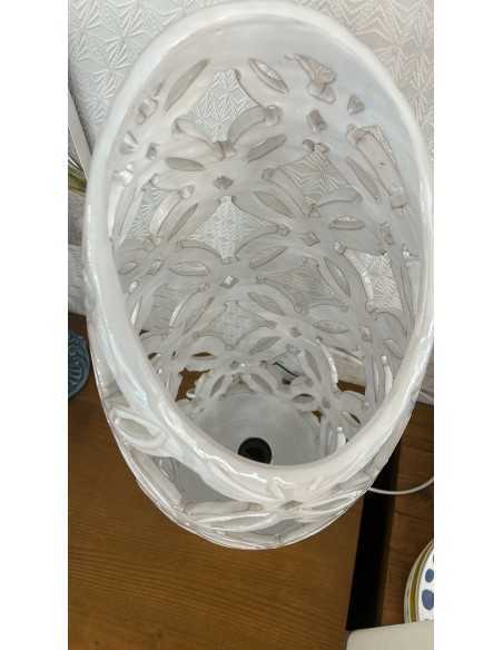 Lampada in ceramica traforata a mano con taglio trasversale, bianca | Maioliche d'Autore -MAIOLICHE D'AUTORE