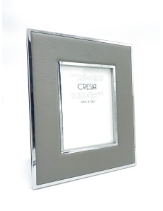 Skin cornice portafoto da appoggio in pelle tortora e finimenti cromo, 31x26 cm cm | Cresia -CRESIA