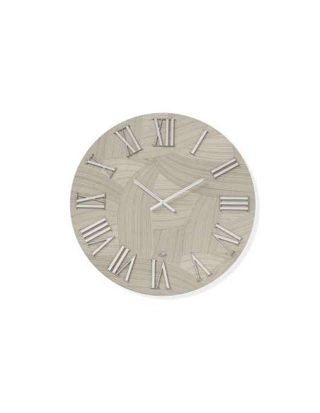 Orologio da parete Crisma Ø 80 cm in legno e parato chiaro, numeri argento e lancette cromo | Abitarte -ABITARTE