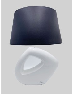 Lampada da tavolo geometrica in ceramica bianco lucido con paralume nero | Petite Fantasie -PETITE FANTASIE
