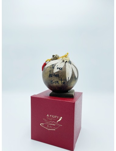 Palla di Natale portafortuna con scritta, machera e corno rosso in ceramica decorata a mano. -A CIORT