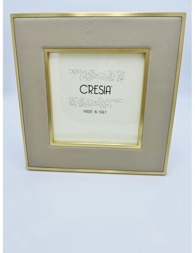 Portafoto in ottone satinato e pelle beige, foto 18x18cm | Cresia -CRESIA