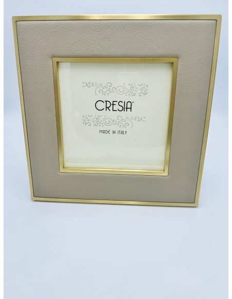 Portafoto in ottone satinato e pelle beige, foto 18x18cm | Cresia -CRESIA