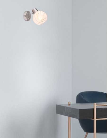 Applique Willy in nichel satinato con sfera in vetro bianco striato, E27 | Globo -GLOBO LIGHTING