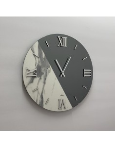 Orologio tondo moderno in vetro fumè e marmo con numerii argento