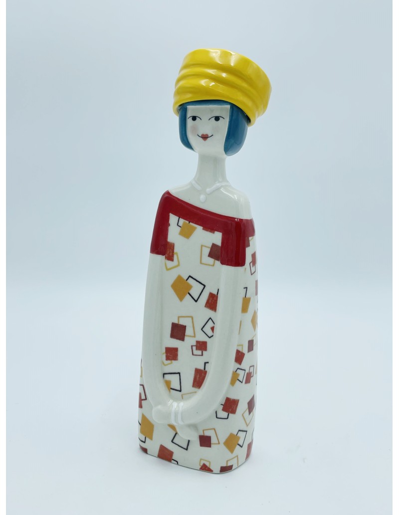 Statuetta amica solare in ceramica, abito a rombi rosso e giallo, H 26 cm | Arte by Il Punto -ARTE by IL PUNTO