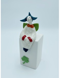 Statua Spirito della Fortuna con quadrifoglio verde in ceramica fatta a mano | ARTE -ARTE by IL PUNTO