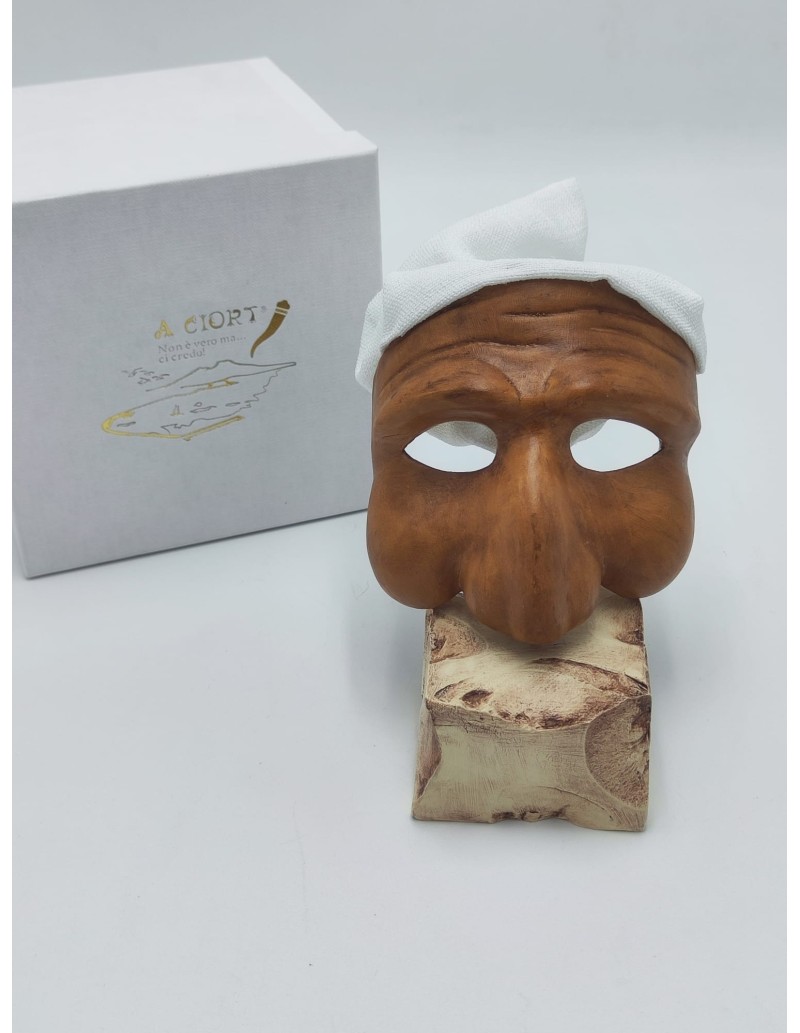 Maschera di Pulcinella terra su base beige con cappello in tessuto, con scatola | A Ciort -A CIORT