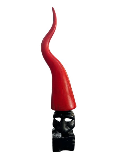 Corno rosso da appoggio con maschera di Pulcinella nera | A Ciort -A CIORT