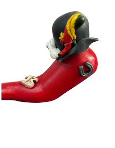 Corno rosso da appoggio con cappello e decori portafortuna in ceramica dipinta a mano, L 24 cm | A Ciort -A CIORT 2