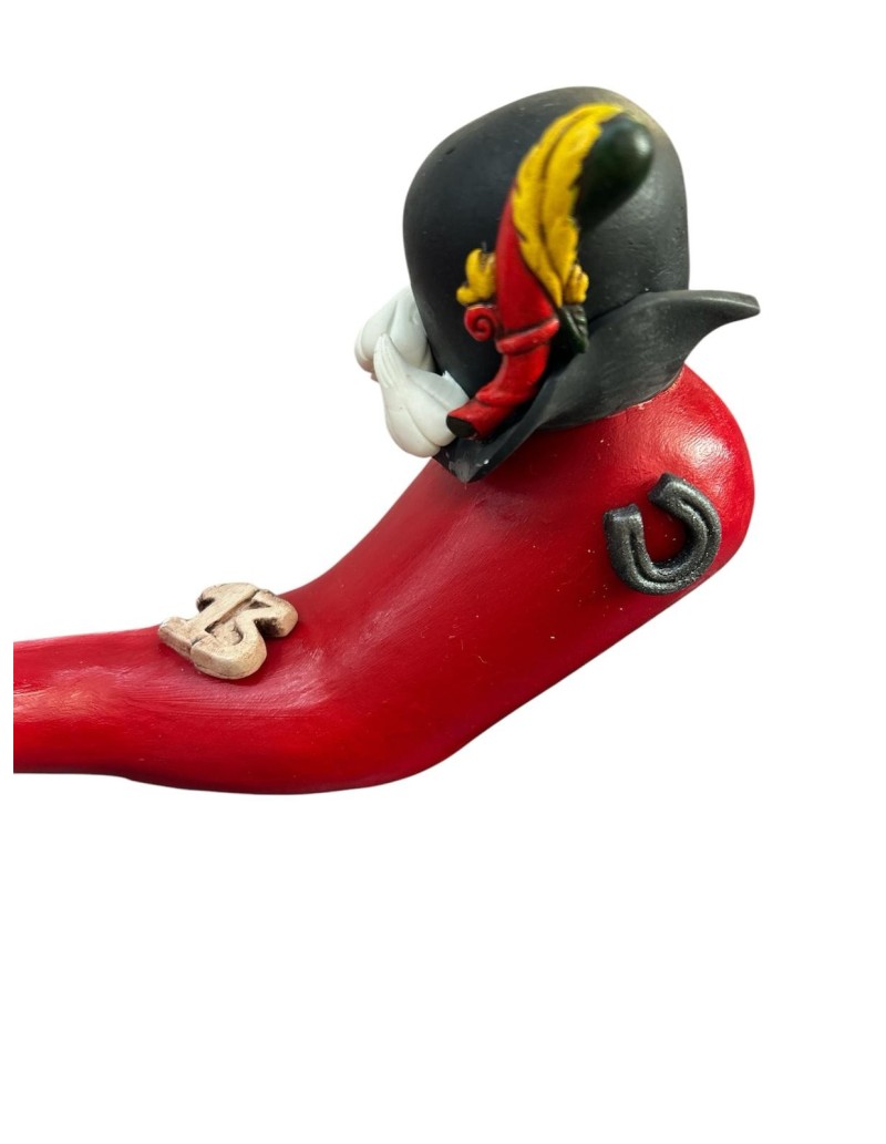 Corno rosso da appoggio con cappello e decori portafortuna in ceramica dipinta a mano, L 24 cm | A Ciort -A CIORT