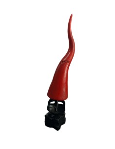 Corno rosso da appoggio con maschera di Pulcinella nera | A Ciort -A CIORT 2