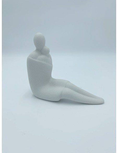 Statua Maternità in gres porcellanato latte | Lineasette -LINEASETTE