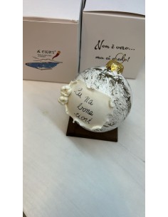 Palla di Natale bianca con aglio portafortuna in ceramica dipinta a mano 9 cm | A Ciort -A CIORT