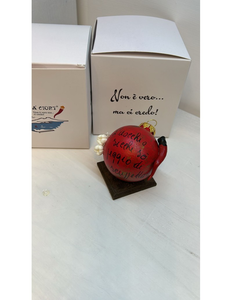 Palla di Natale rossa con corno e aglio portafortuna in ceramica 7 cm | A Ciort -A CIORT