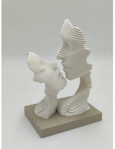 Scultura Bacio effetto 3D in marmorino bianco con base nocciola, H 16 cm | Bongelli Preziosi -BONGELLI PREZIOSI