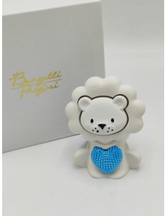 Scultura Leoncino bianco con cuore azzurro in marmorino, H 10 cm | Bongelli Preziosi