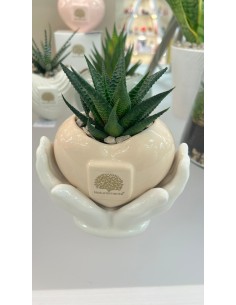 Vaso Cuore Mani in ceramica panna con piantina grassa vera | Naturalmente -NATURALMENTE