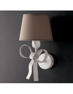 Applique Lucy in ferro avorio con fiocchetto e paralume tortora, E14, made in Italy | Bonetti -BONETTI ILLUMINA